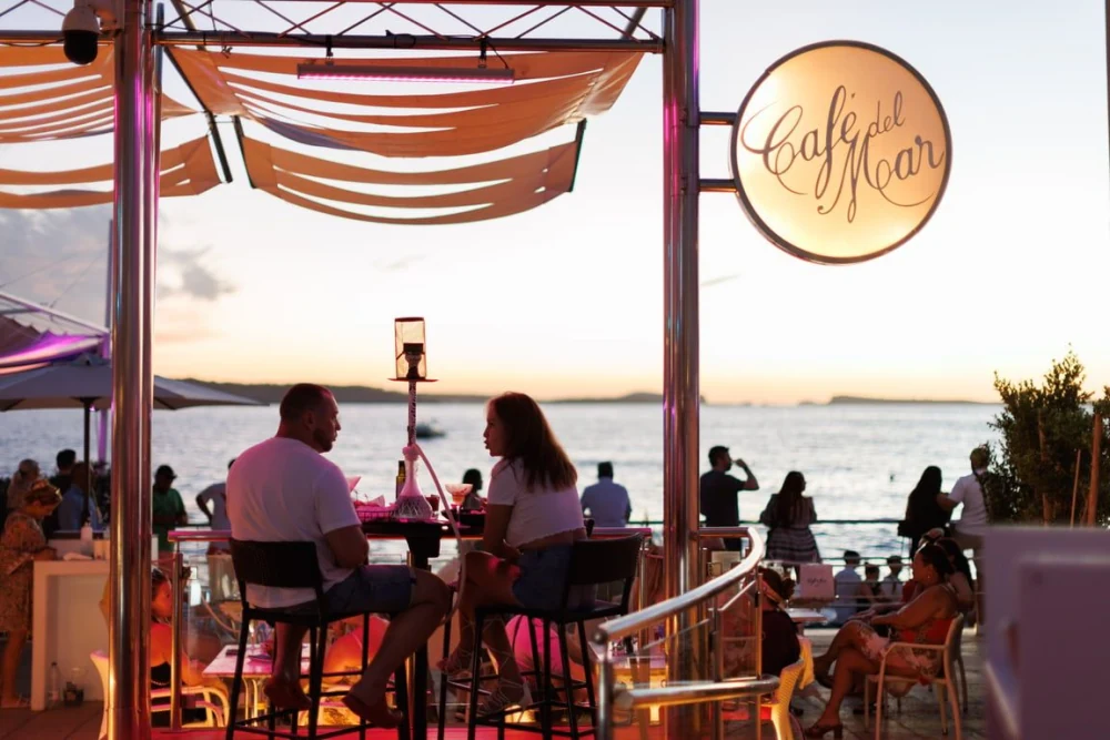 Zona Café del Mar cerca de YOG·GOOD Puesta de Sol